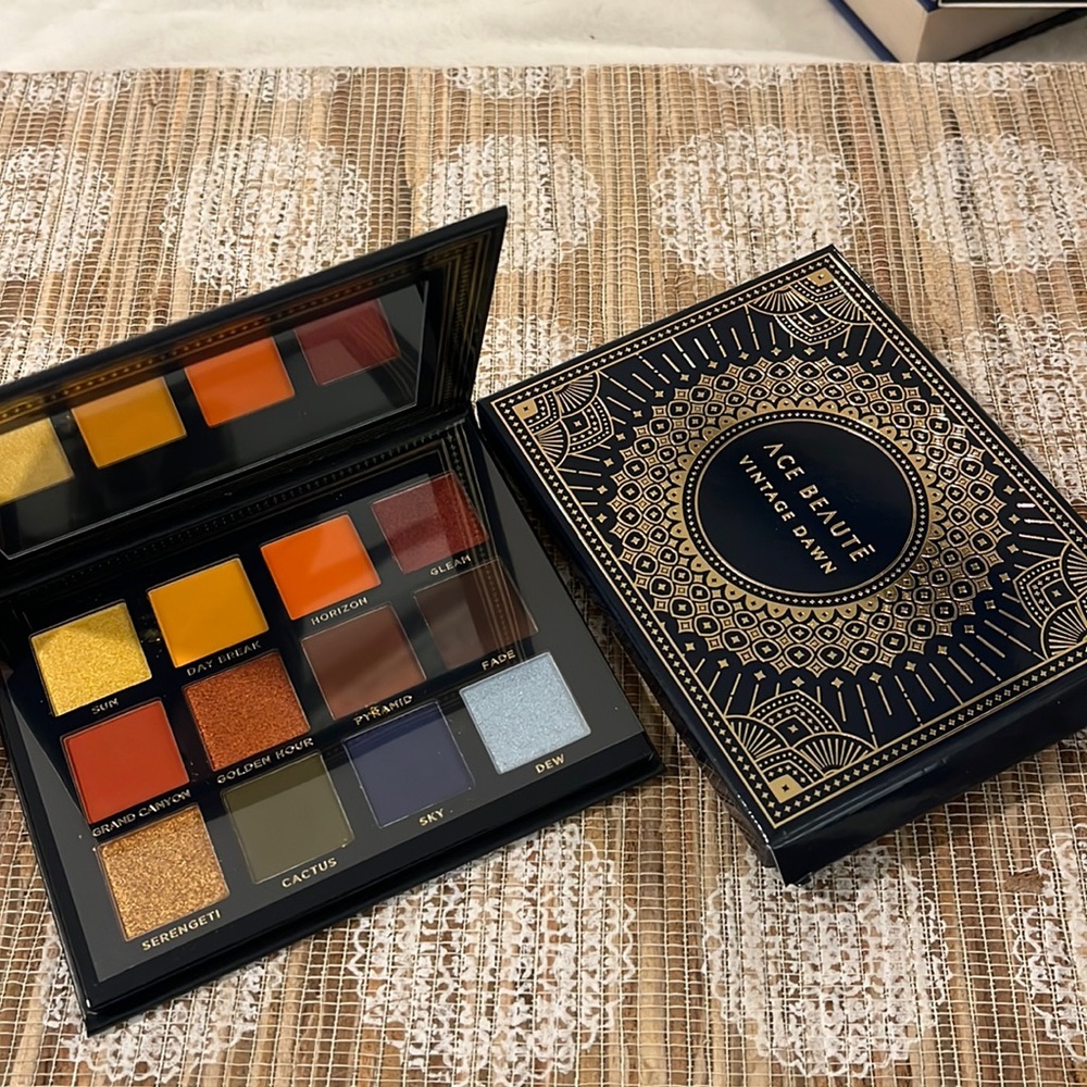 New in Box Ace Beaute Vintage Down Eyeshadow Palette